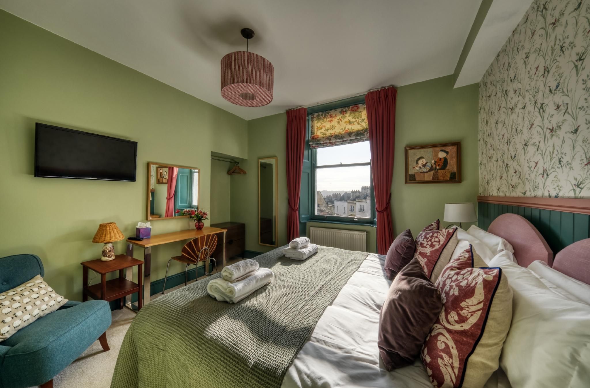 Hill House Double room-Standard-Ensuite with Shower-City View 2