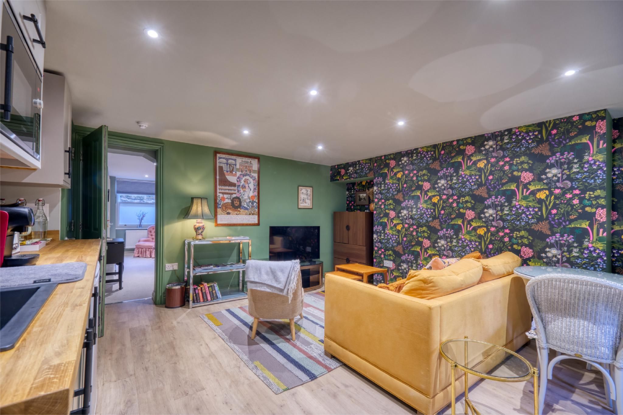 Suite-Family-Ensuite with Shower-Summertime Suite