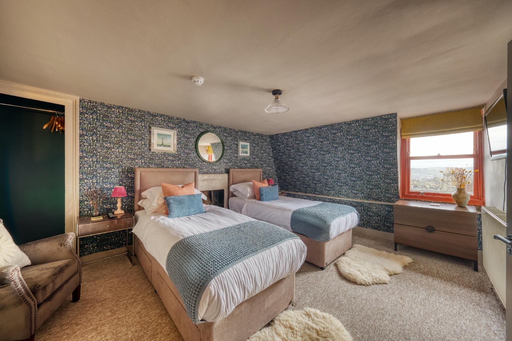 Hill House Double room-Standard-Ensuite with Shower-City View