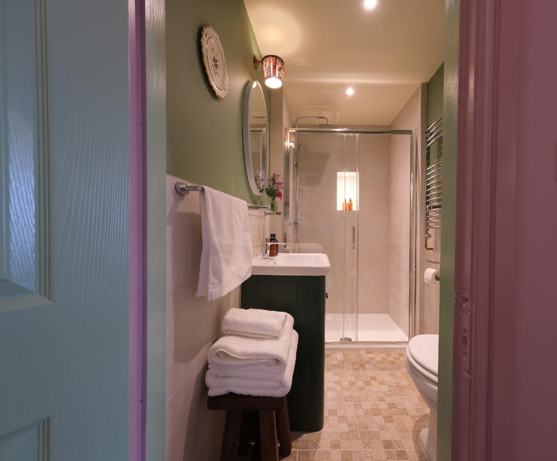 Premium-Suite-Ensuite with Shower-Belvedere