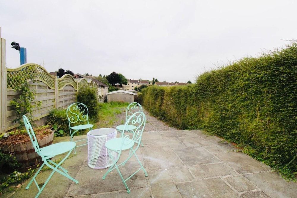 undefined Remarkable 3-bed House in Bath 2