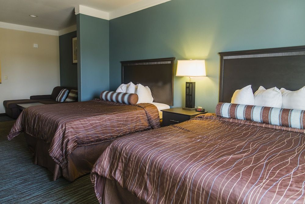 Red River Inn And Suites Suite, 2 Bedrooms 6