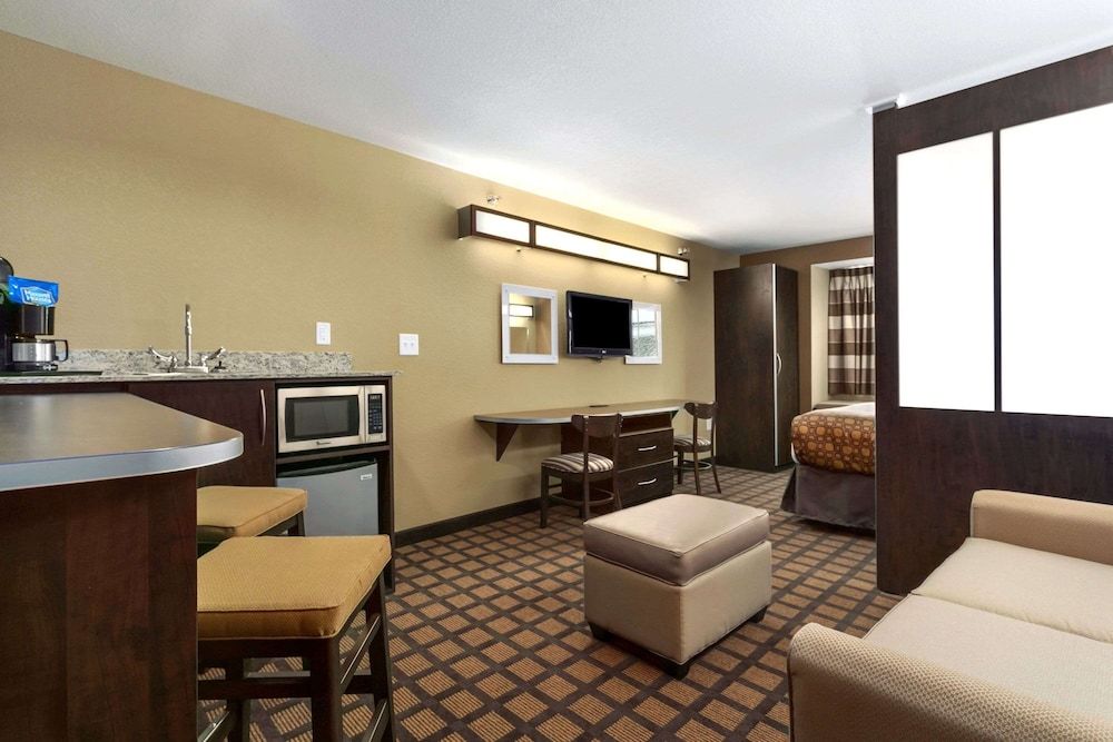 Studio Suite, 1 Queen Bed, Accessible, Non Smoking (Mobility Accessible)