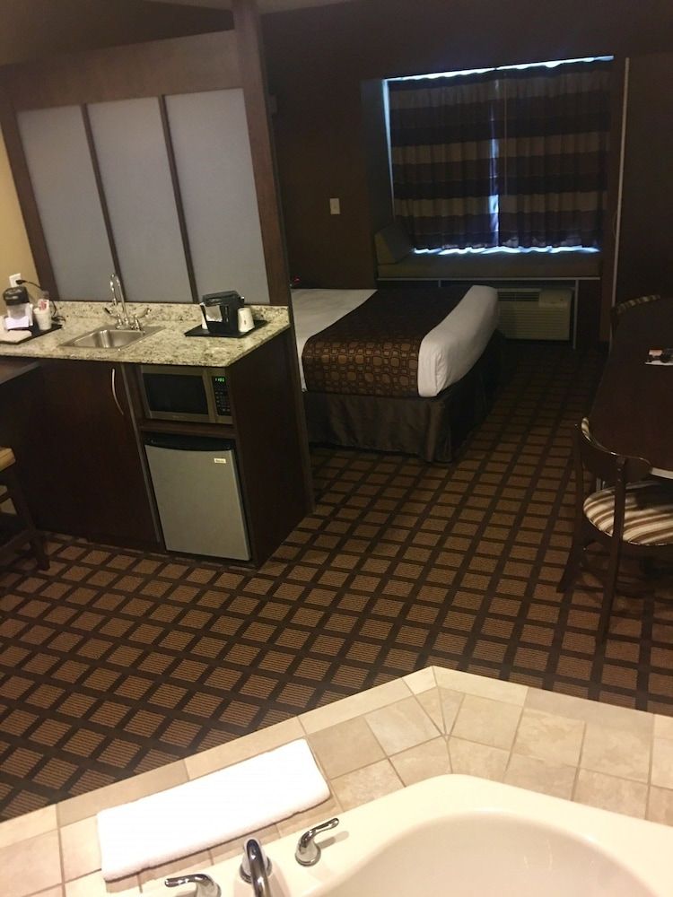 Studio Suite, 1 Queen Bed, Non Smoking, Hot Tub