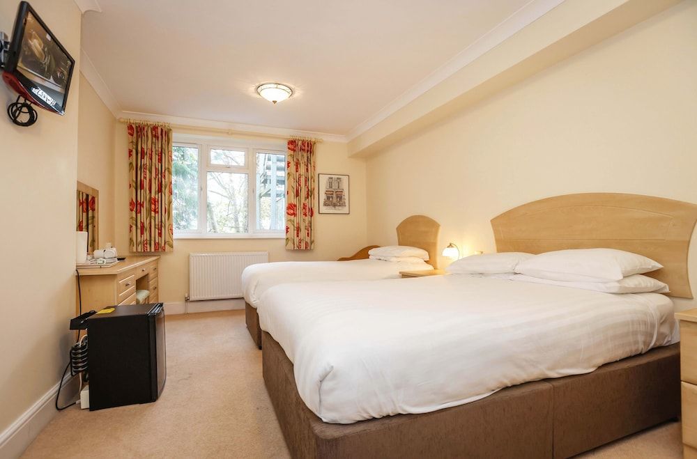THE GROVE HOTEL
