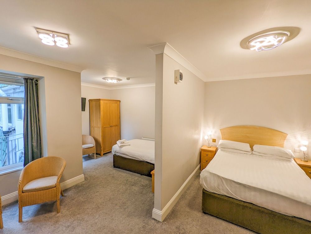 THE GROVE HOTEL