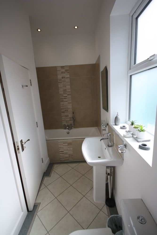 Holiday Home With Hot Tub & Sauna Deluxe Apartment, Multiple Beds, Non Smoking 10