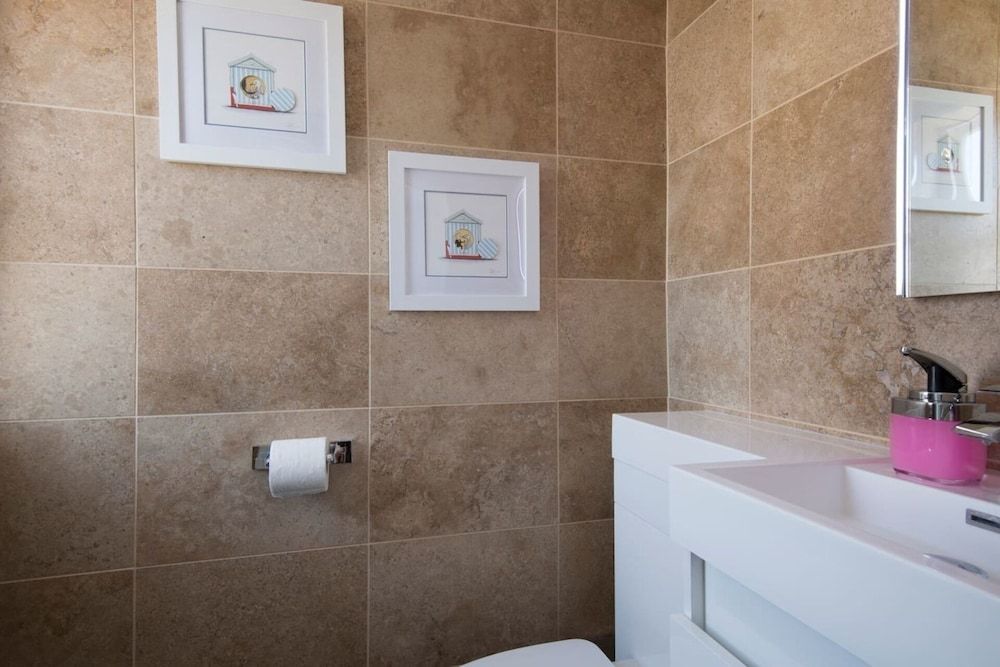 Direct Sea Views, Seafront Location & Free Parking Apartment 23