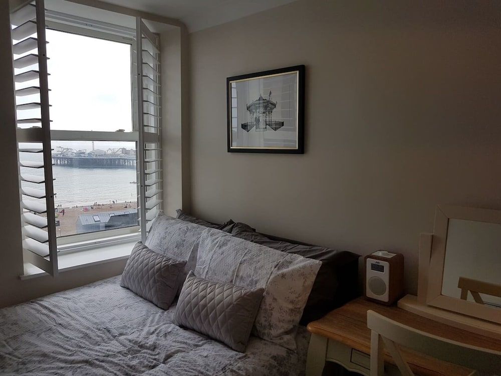 Direct Sea Views, Seafront Location & Free Parking Apartment 13