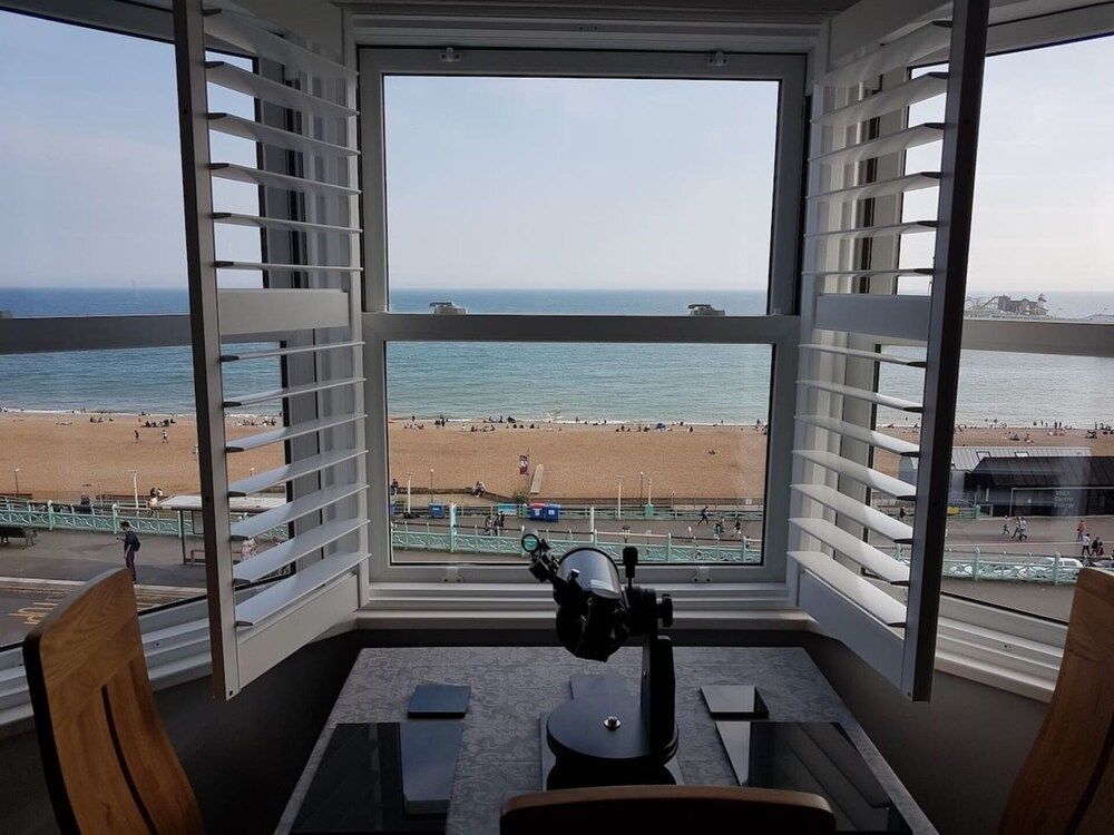 Direct Sea Views, Seafront Location & Free Parking Apartment 17
