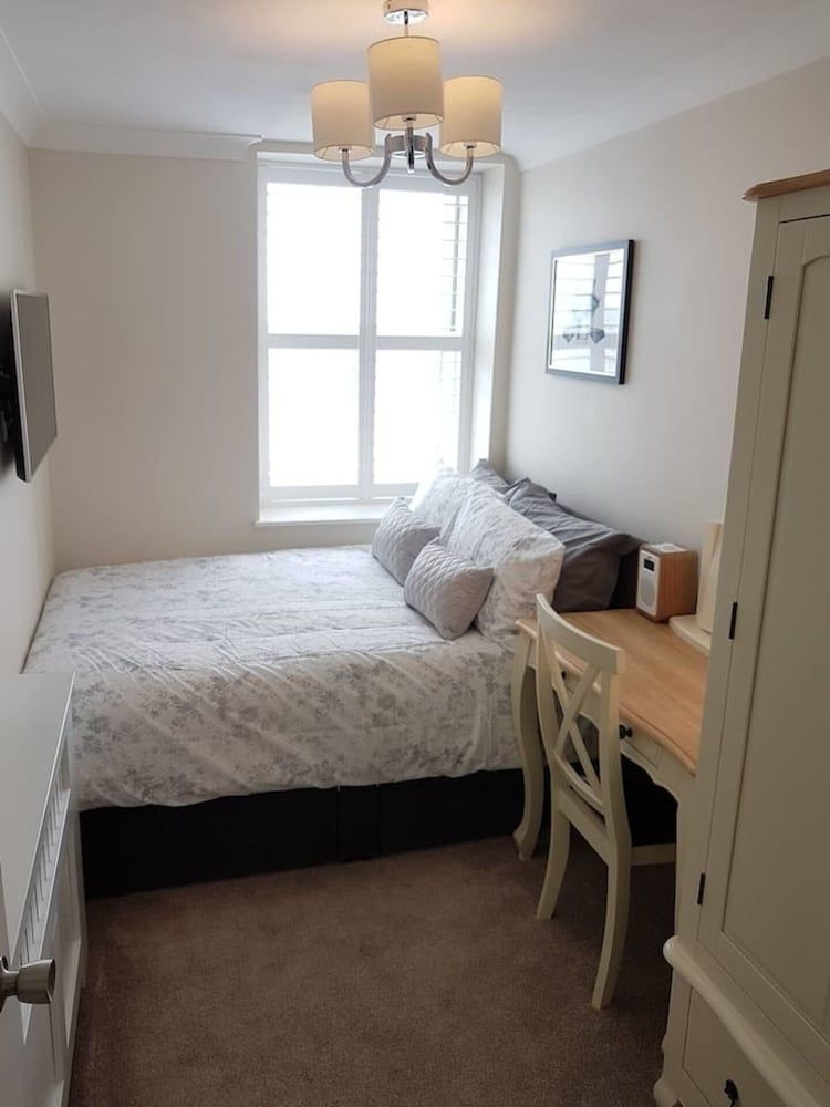 Direct Sea Views, Seafront Location & Free Parking Apartment 3