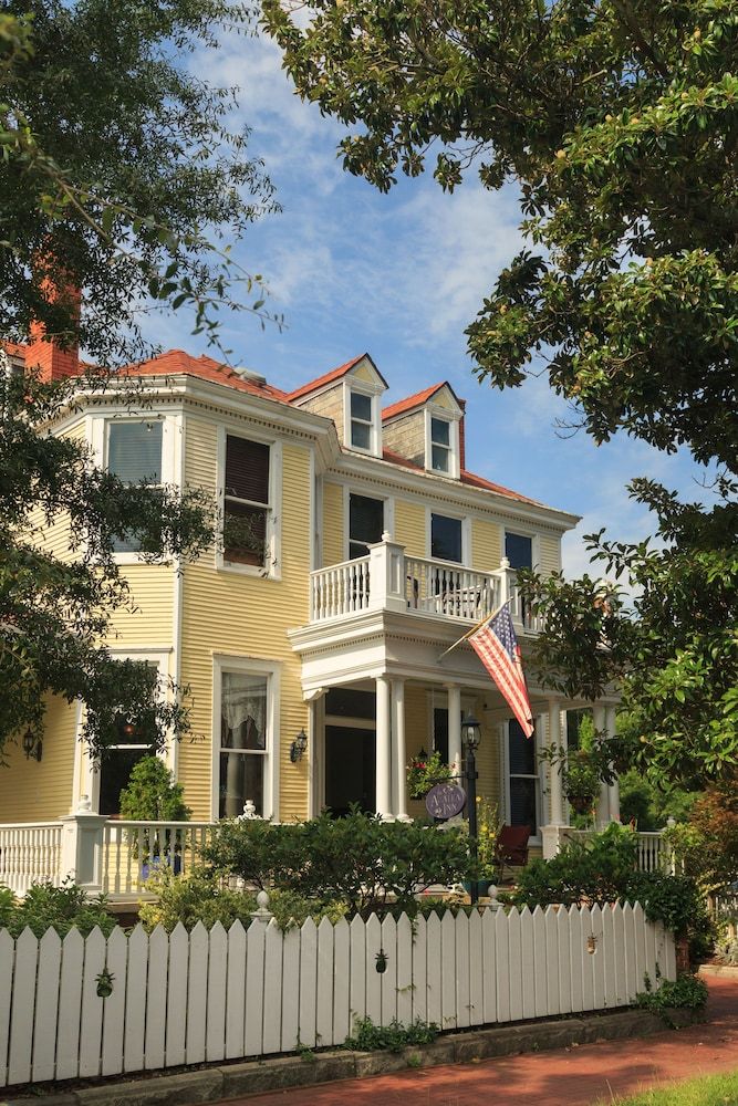 undefined Azalea Inn and Villas 2