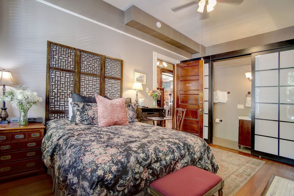 undefined Azalea Inn and Villas 10