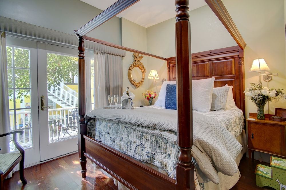 Azalea Inn and Villas