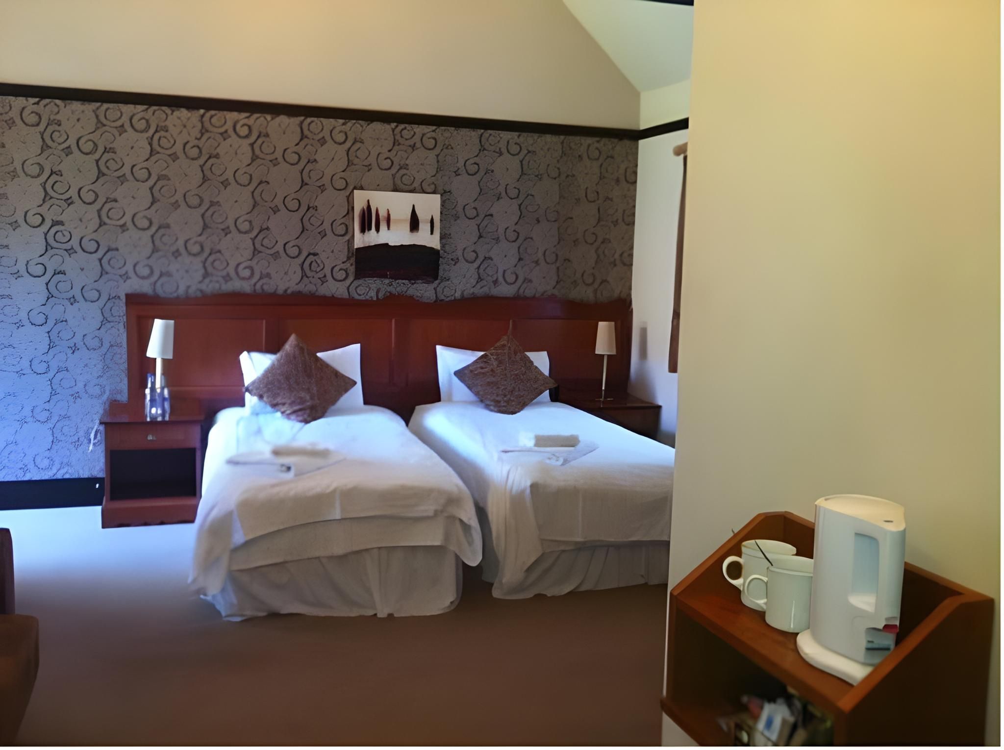 Superior Family Room (2 Adults + 2 Children)