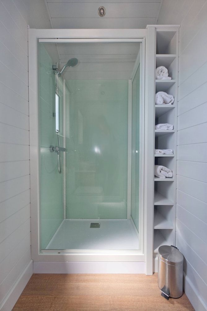 North Coast 500 Pods Grand Cabin, 1 Double Bed with Sofa bed, Hot Tub, Valley View 9