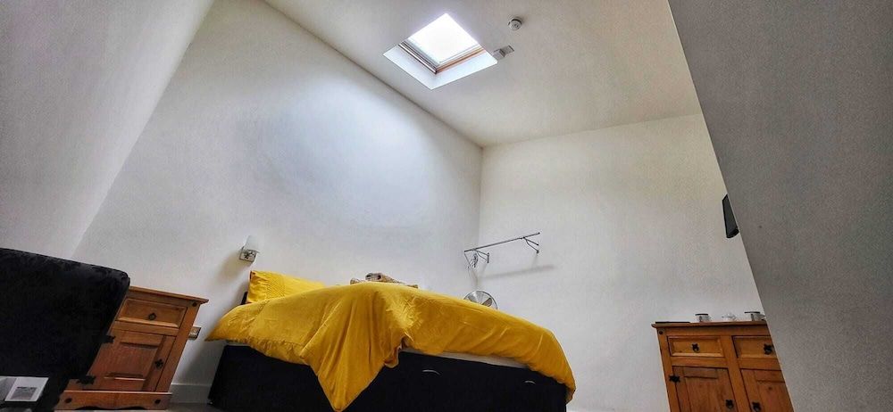 Deepcut Lodge Bed and Breakfast Self Service Comfort Double Room, 2 Bedrooms, Non Smoking, Ensuite 4