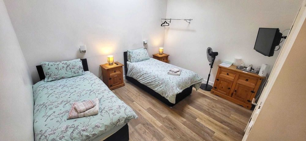 Deepcut Lodge Bed and Breakfast Self Service