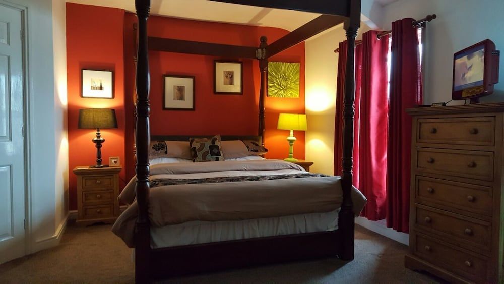 Quadruple Room (Four Poster)
