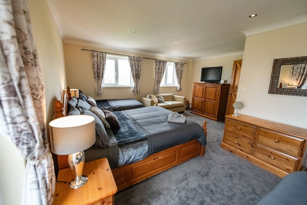 Bunny Meadows Farmhouse Luxury Cottage 11