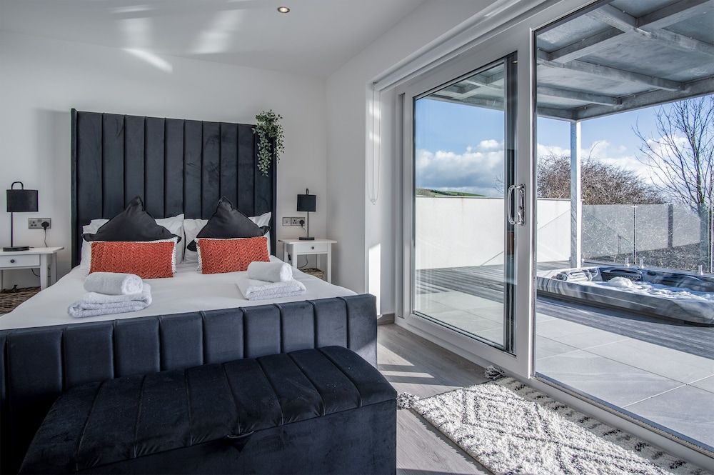 House (5 Bedrooms)