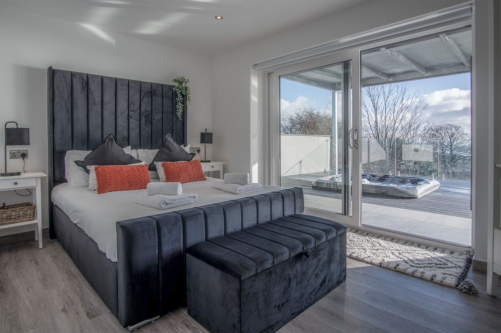 House (5 Bedrooms)