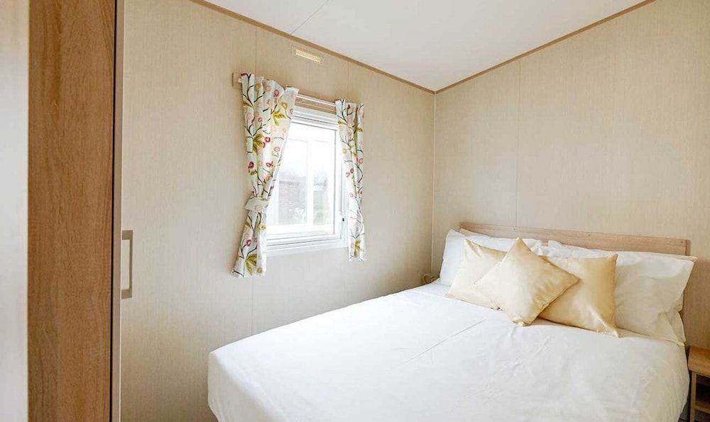8 Berth Comfort Caravan 6