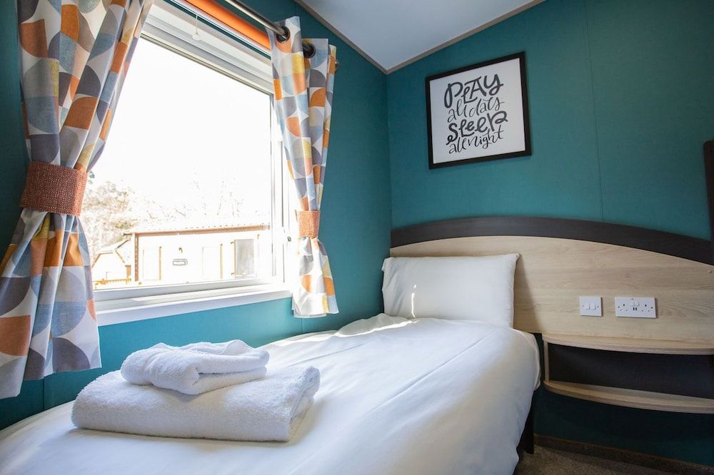Burst of Blue 7 Berth (5+2)