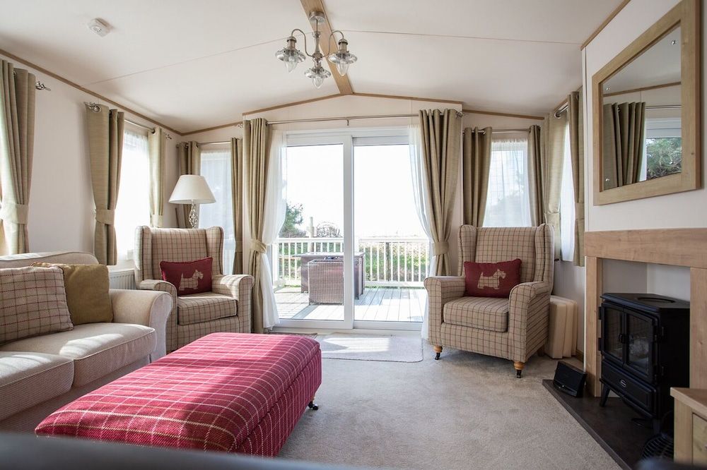 Indulgent 6 Berth Caravan Pet Free