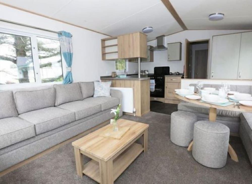 4 Berth Luxury Caravan Pet Free