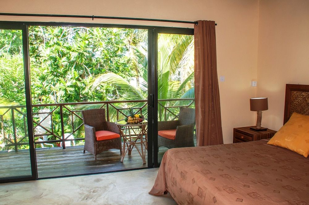 Chantauvent Guesthouse Premium Room (Garden Side) 6