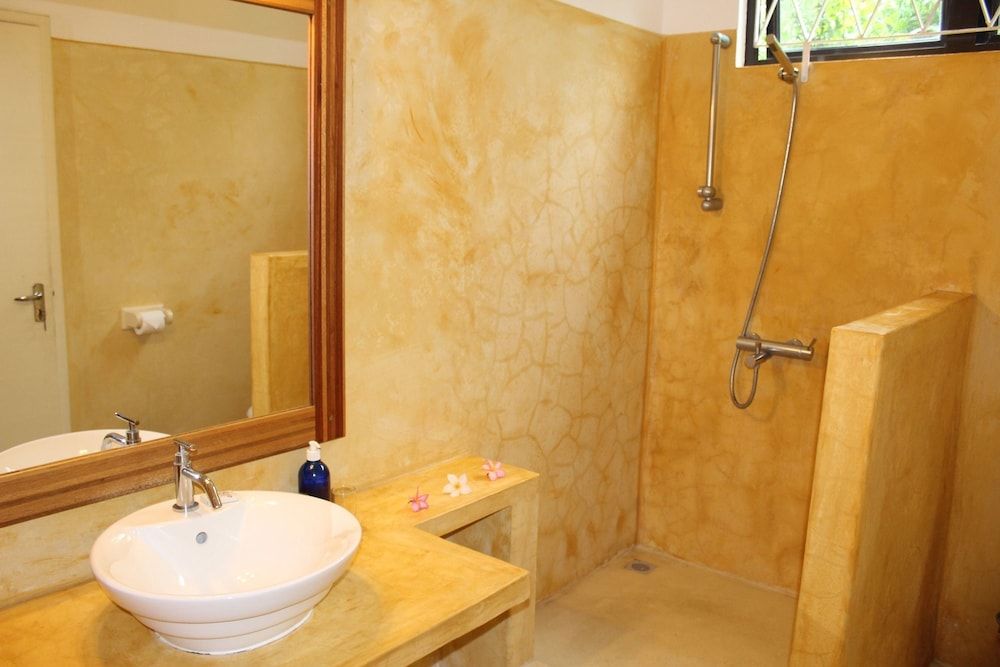 Chantauvent Guesthouse Premium Room (Garden Side) 4