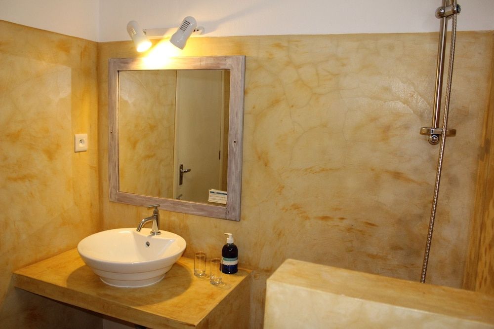 Chantauvent Guesthouse Cocoon Room 6