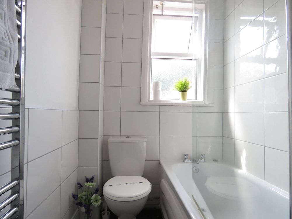 Tudors eSuites Coventry Townhouse Private Garden Free Parking Business House 13