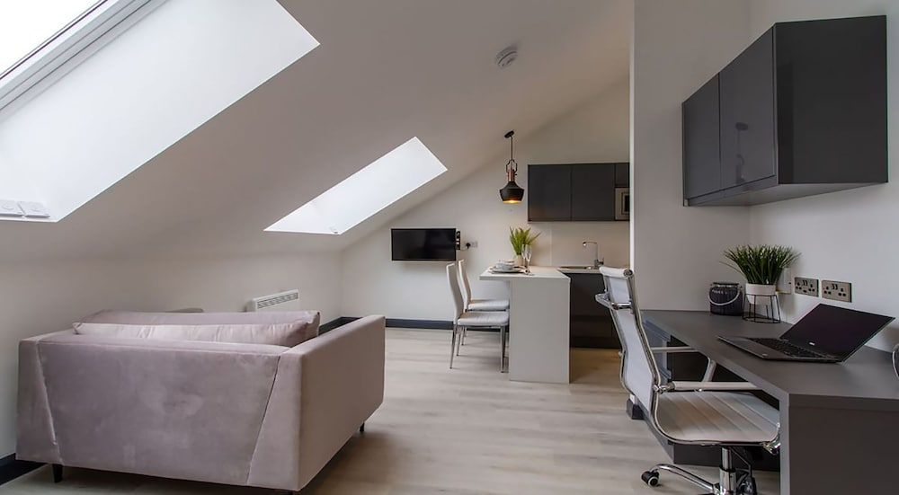 The Residence Coventry by Paymán Club Deluxe Studio 6