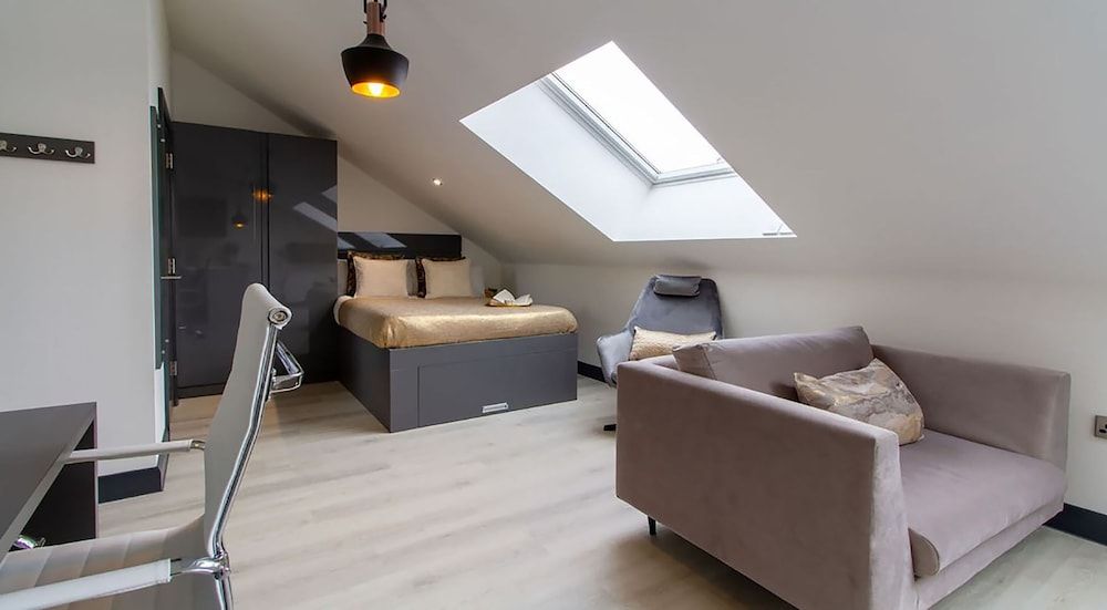 The Residence Coventry by Paymán Club Deluxe Studio 4