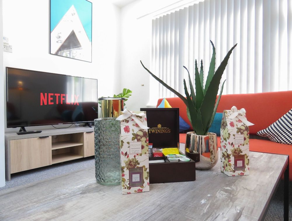 Tudors eSuites 4 Bedroom House with Garden & 9 Beds House, 4 Bedrooms 22