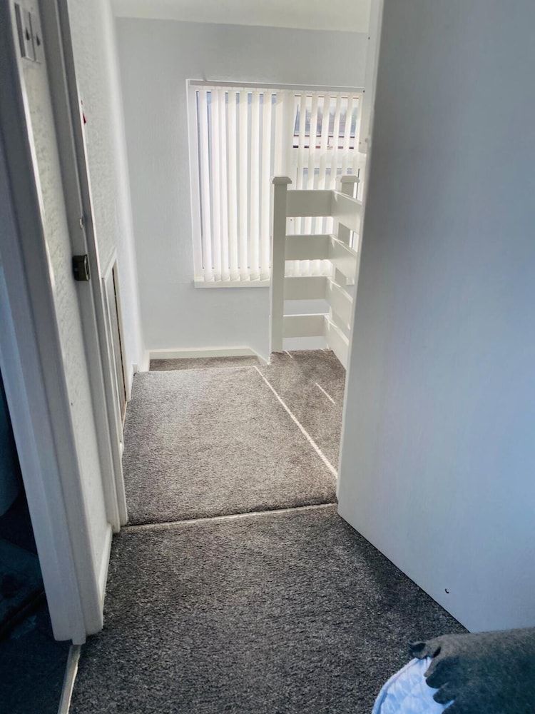 undefined The 5 bed House With Spacious Rooms and Lounge 2