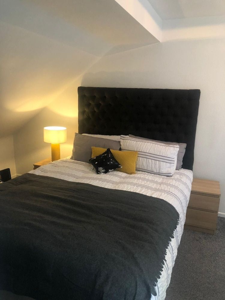 undefined The 5 bed House With Spacious Rooms and Lounge 5