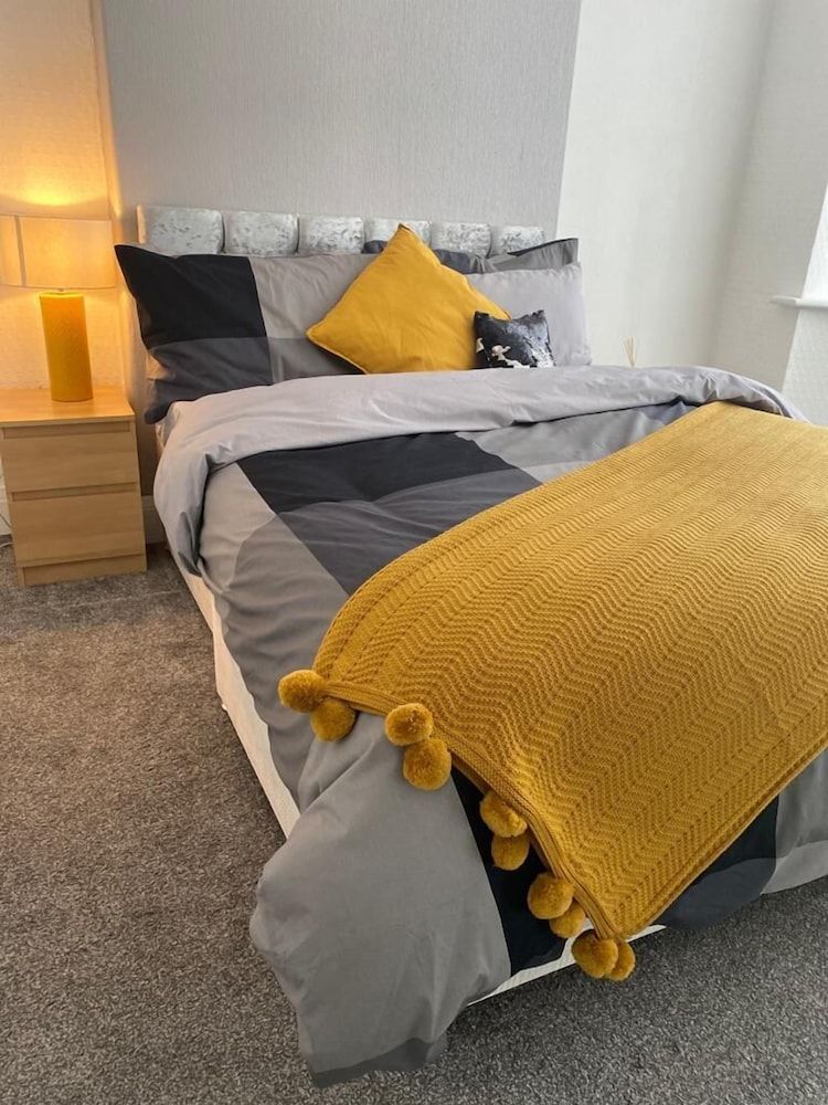 undefined The 5 bed House With Spacious Rooms and Lounge 4