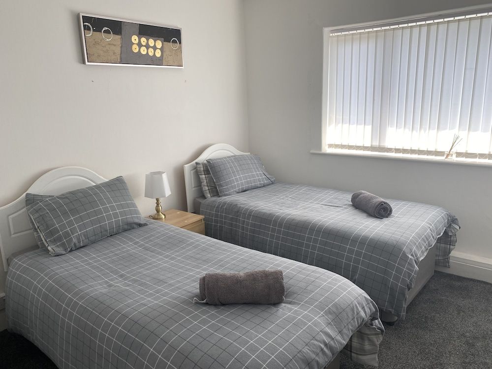 undefined The 5 bed House With Spacious Rooms and Lounge 7