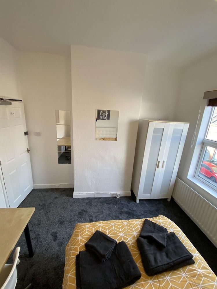undefined Stayzo House Accommodation- Coventry Free Parking 6