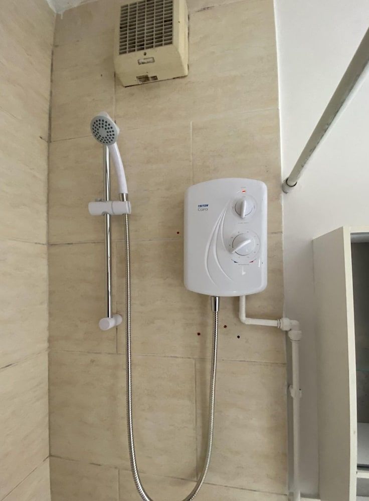 undefined Stayzo House Accommodation- Coventry Free Parking 8