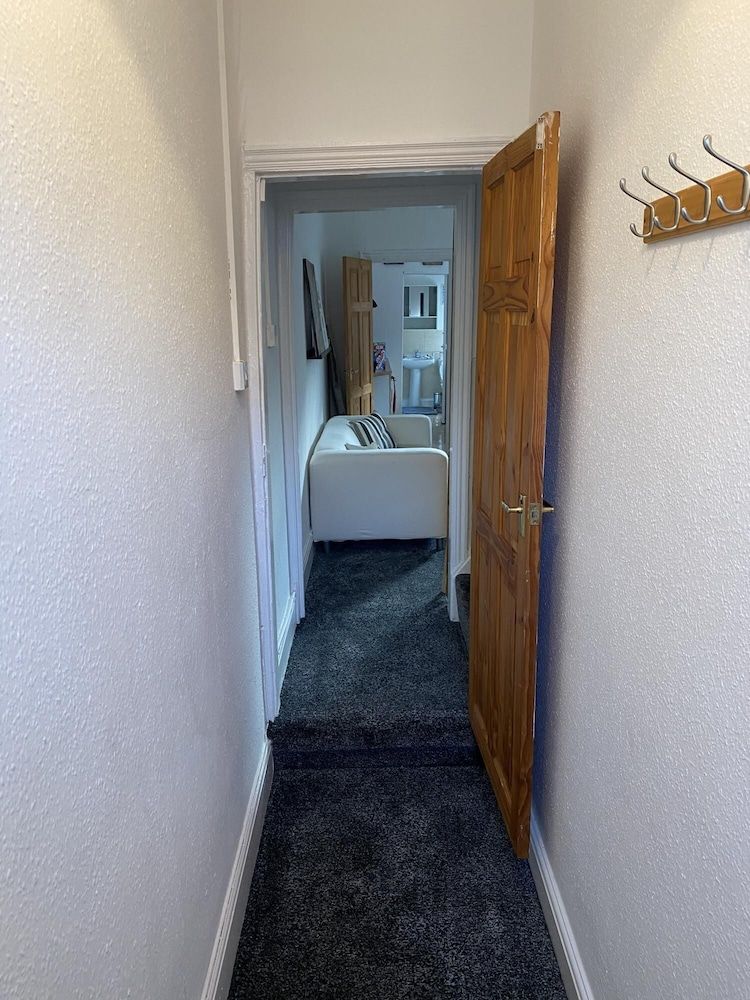 undefined Stayzo House Accommodation- Coventry Free Parking 2