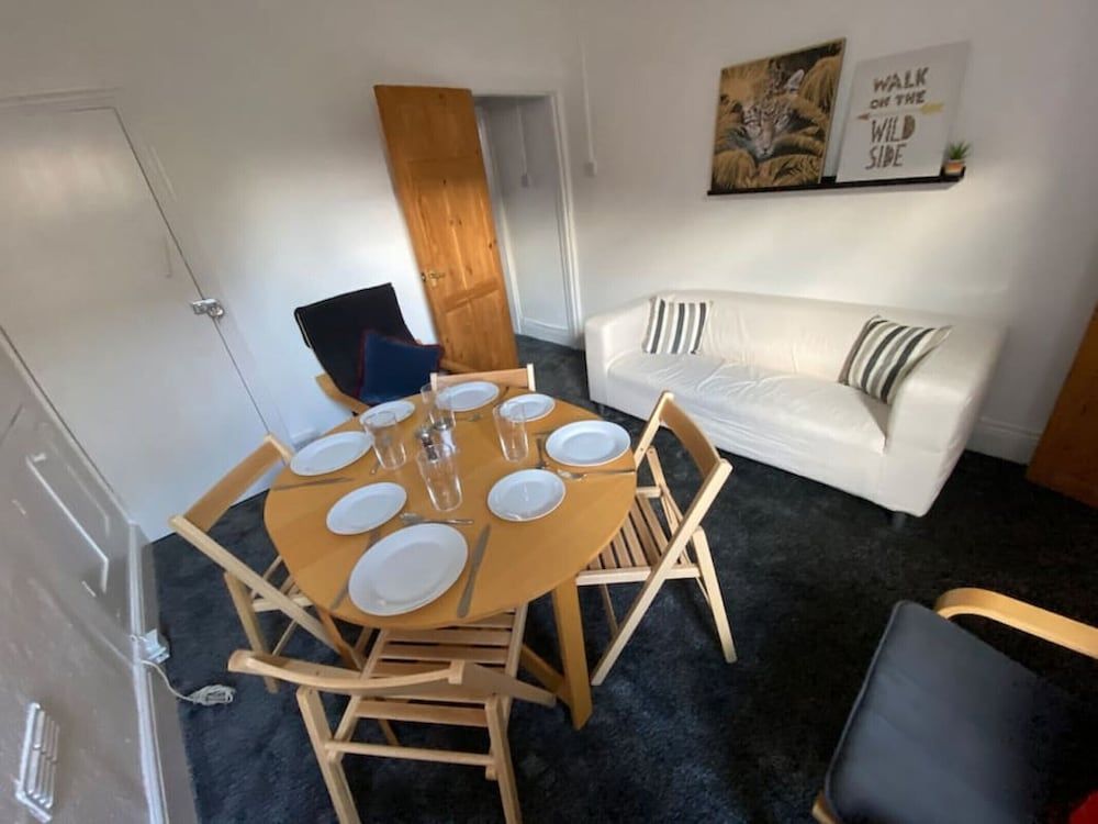 Stayzo House Accommodation- Coventry Free Parking House 10