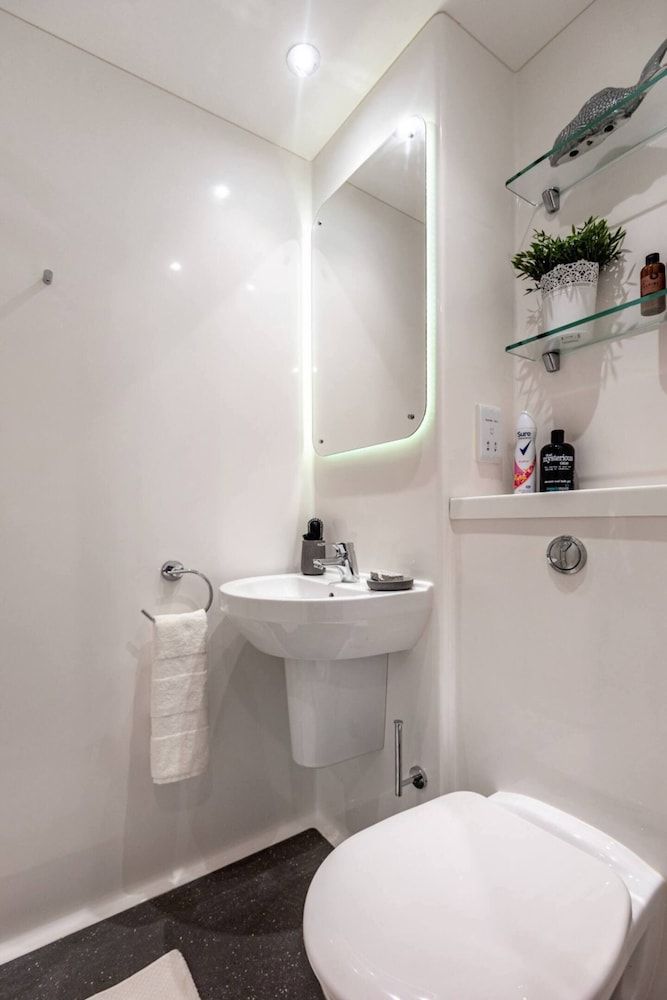 undefined Charming Ensuite Rooms in Coventry 5