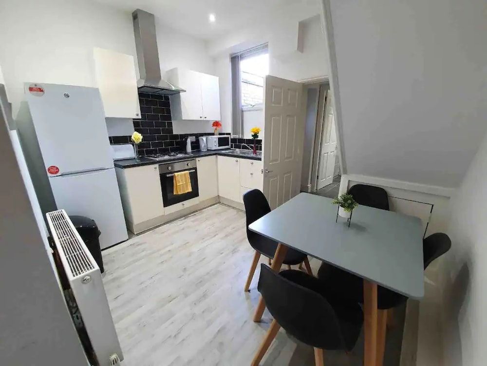 undefined Lovely 3-bed Apartment in Coventry 9