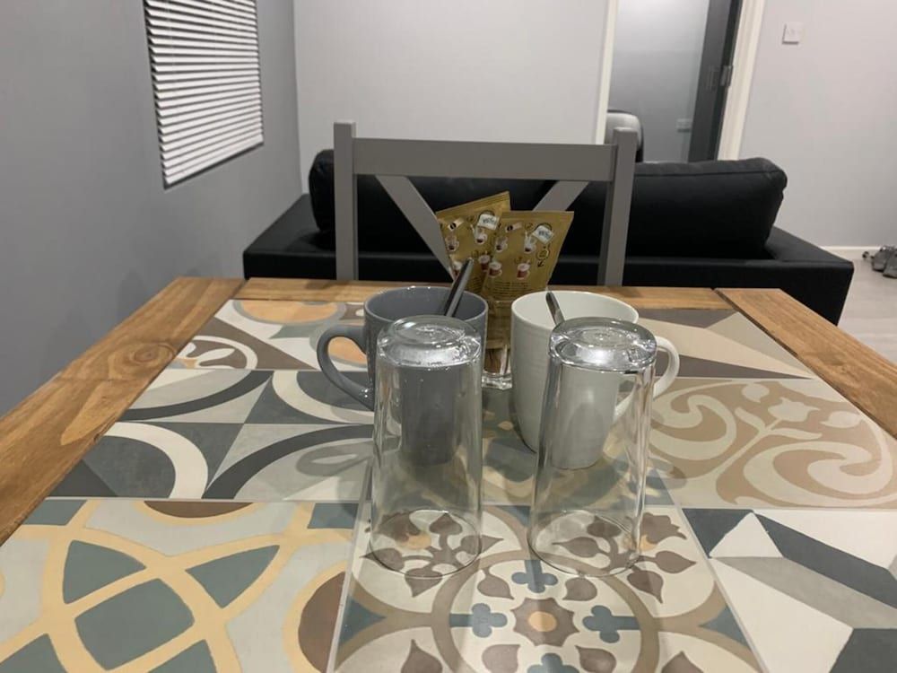 undefined Luxury Apartment - Free Wi-fi & Parking NO Deposit 6