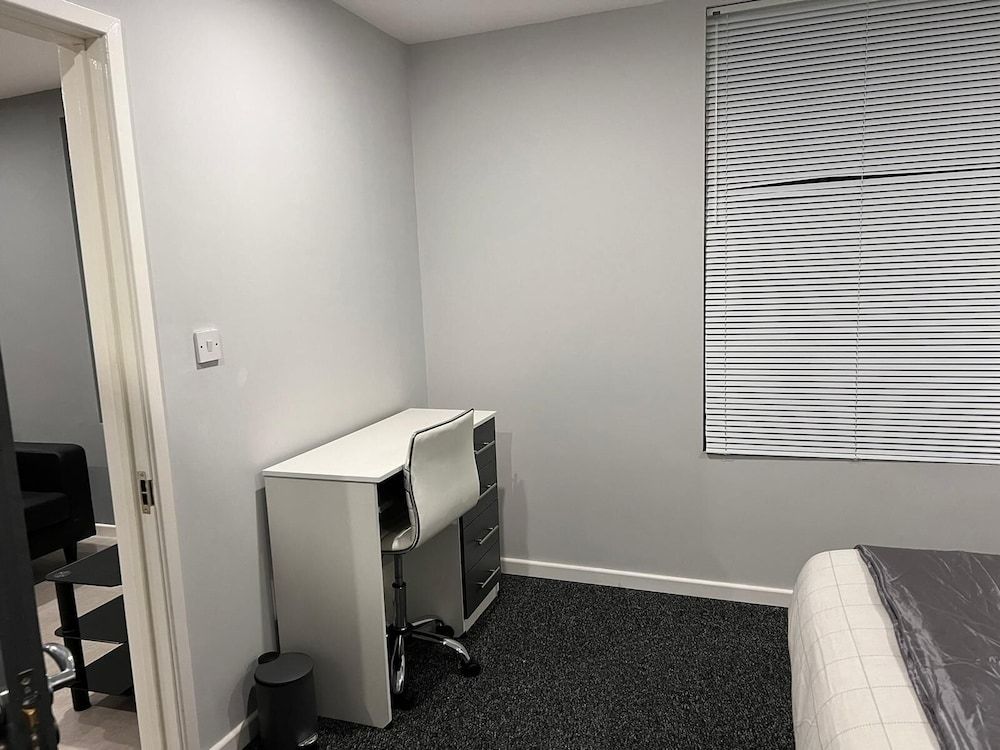 undefined Luxury Apartment - Free Wi-fi & Parking NO Deposit 4