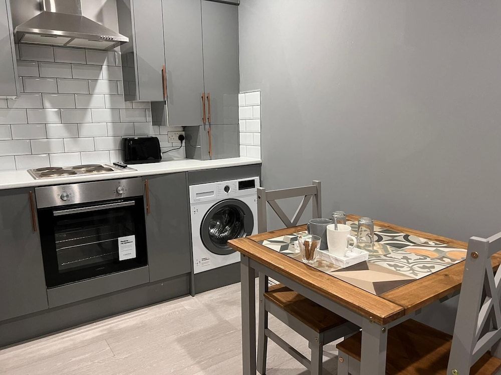 undefined Luxury Apartment - Free Wi-fi & Parking NO Deposit 7